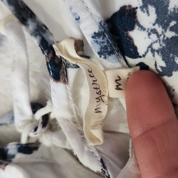 Woman's Floral Dress - Picture 3 of 4